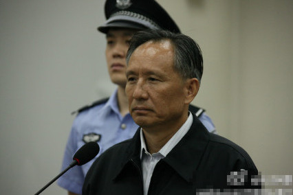 庭審現(xiàn)場的張曙光。