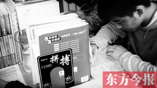 一名高三年級的學(xué)生在復(fù)習功課
