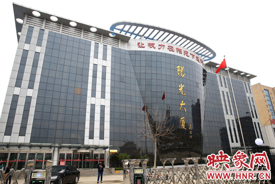 2011年4月，蘭考縣為民服務(wù)中心入住陽光大廈，目前，共有行政職能部門39個
