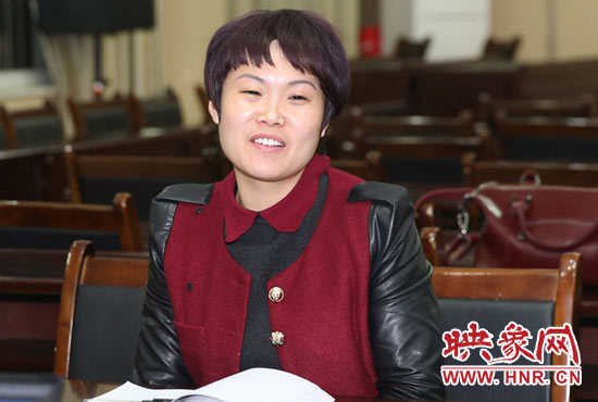 “焦裕祿式好干部”楊艷敏接受采訪。