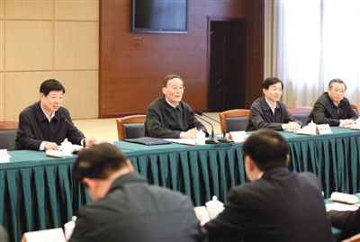 3月25日，王岐山在山東省臨沂市蒙陰縣主持召開蒙陰縣委常委擴(kuò)大會(huì)議。