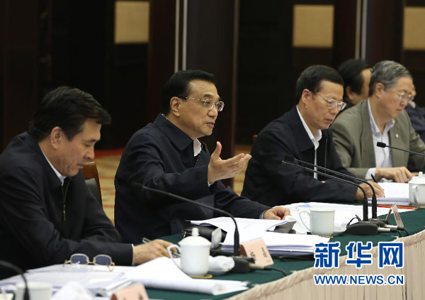 月28日，中共中央政治局常委、國務(wù)院總理李克強(qiáng)在重慶主持召開座談會