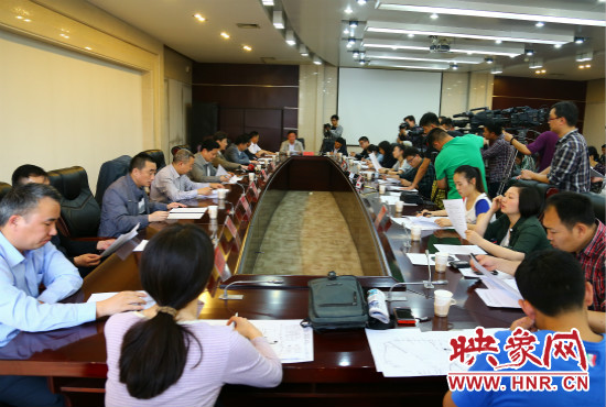 鄭州三環(huán)快速化工程通車(chē)新聞發(fā)布會(huì)現(xiàn)場(chǎng)。
