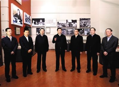 2012年11月29日，習近平等在國家博物館參觀《復興之路》展覽，提出為實現(xiàn)中國夢而奮斗。