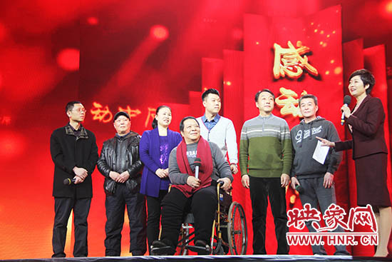 接力照顧高位截癱患者高新海的“隴海大院”愛(ài)心集體鄰居們。