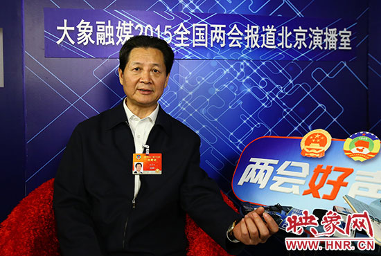在全國(guó)政協(xié)委員、河南大學(xué)校長(zhǎng)婁源功接受采訪(fǎng)。