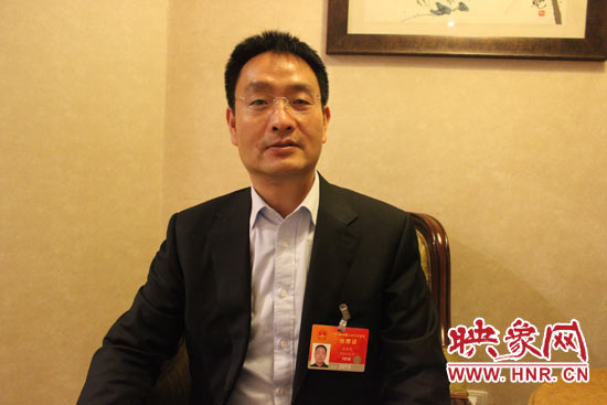 全國人大代表、輝縣市張村鄉(xiāng)裴寨社區(qū)黨總支書記裴春亮