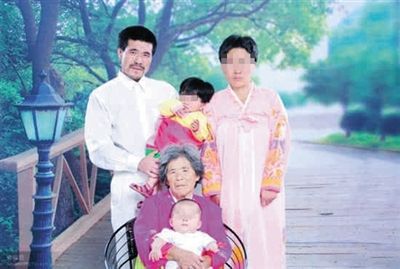 徐純合與家人合影。徐純合微博截圖