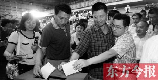 6月16日，河南電視臺面向社會公開選聘企業(yè)經(jīng)營管理團隊，圖為競聘現(xiàn)場投票環(huán)節(jié)