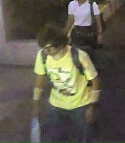 據(jù)泰國(guó)媒體報(bào)道，警方目前已鎖定曼谷17日爆炸嫌疑人。