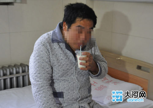 5月7日8時(shí)許，開封H7N9患者馬某在病房吃早餐。