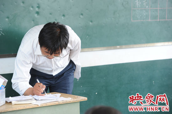 圖為王格現(xiàn)在課堂上。