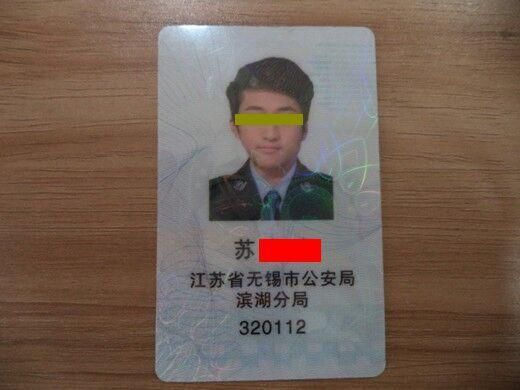 男子制作假經(jīng)查證在酒吧執(zhí)法。