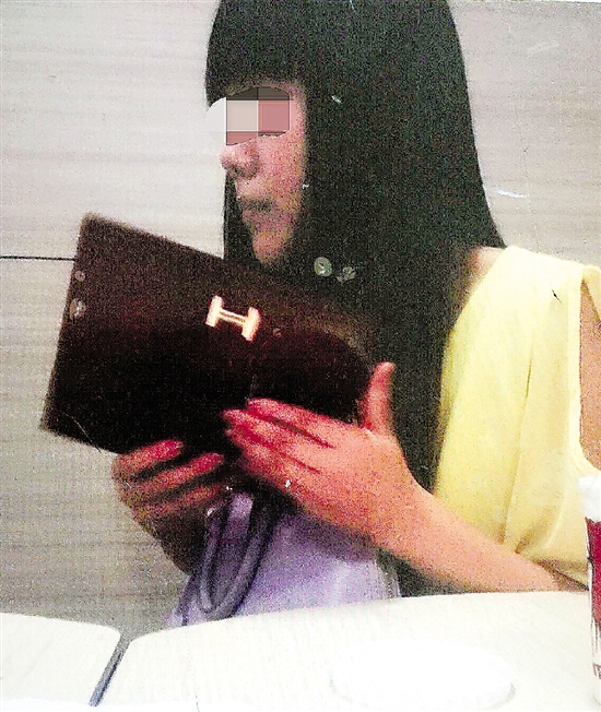 小王的女朋友小劉。