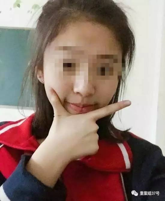 17歲高中男生教室里掐死女同學(xué)，被訴故意殺人和強(qiáng)奸