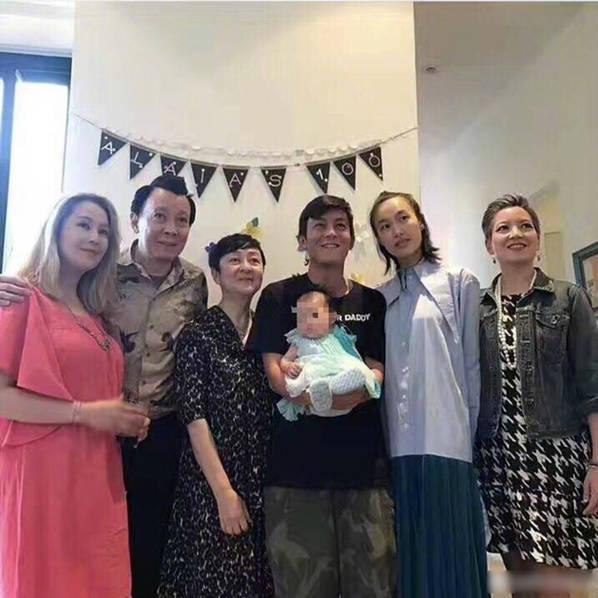 陳冠希女兒首曝光 陳冠希女友是誰？秦舒培個(gè)人資料照片家庭背景