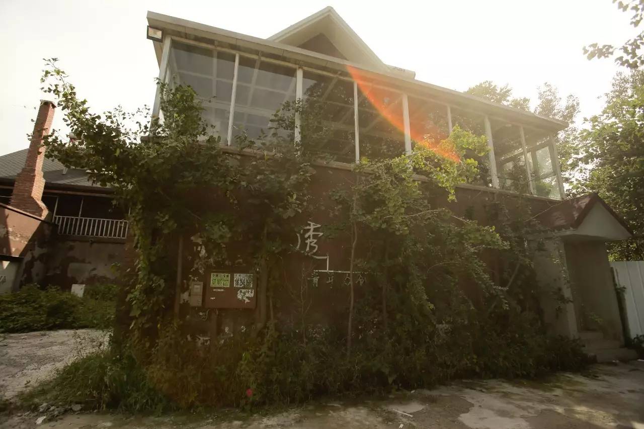 ▲失戀博物館位于北京市通州區(qū)宋莊鎮(zhèn)的一個(gè)重創(chuàng)空間內(nèi)，這里是一個(gè)藝術(shù)家集聚區(qū)。