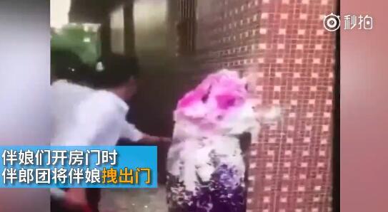 據(jù)澎湃新聞消息，近日廣東江門開平某村又現(xiàn)惡俗婚鬧。男方兄弟團去接新娘的時候，先用彩帶對著姐妹團狂噴，后來甚至有人用滅火器直接噴伴娘面部，害的伴娘差點被送進醫(yī)院。
