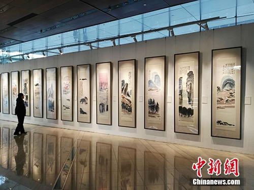 齊白石作品《山水十二條屏》在北京展出。<a target='_blank'  _fcksavedurl='http://www.chinanews.com/' _fcksavedurl='http://www.chinanews.com/' >中新網(wǎng)</a>記者 宋宇晟 攝
