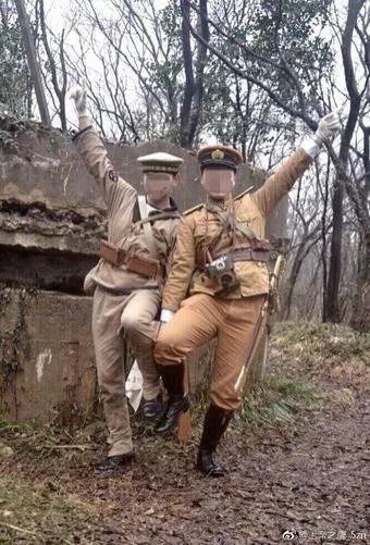 犯眾怒！兩男子抗日碉堡前扮日本兵拍照 警方介入