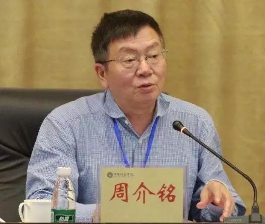 今次落馬的雷寒出生于1957年7月，其學(xué)習(xí)、工作都在重慶醫(yī)科大學(xué)。
