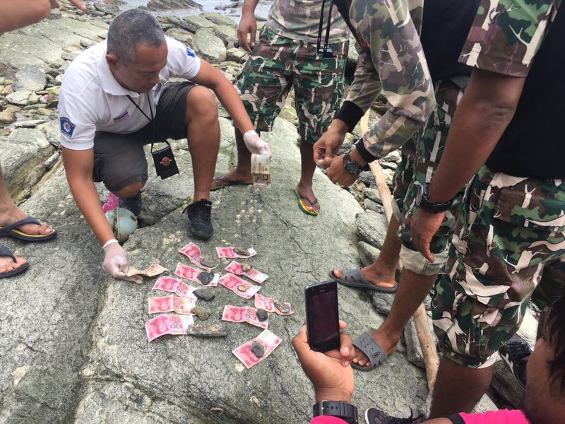  11日，泰方在打撈出的中國遇難者遺體的衣服內(nèi)發(fā)現(xiàn)了人民幣。