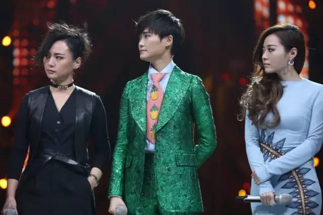 李宇春、周筆暢、張靚穎湖南臺(tái)跨年晚會(huì)同框
