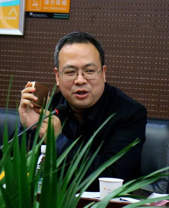 看看上面這位，就是我們1066最紅的男人——付總。