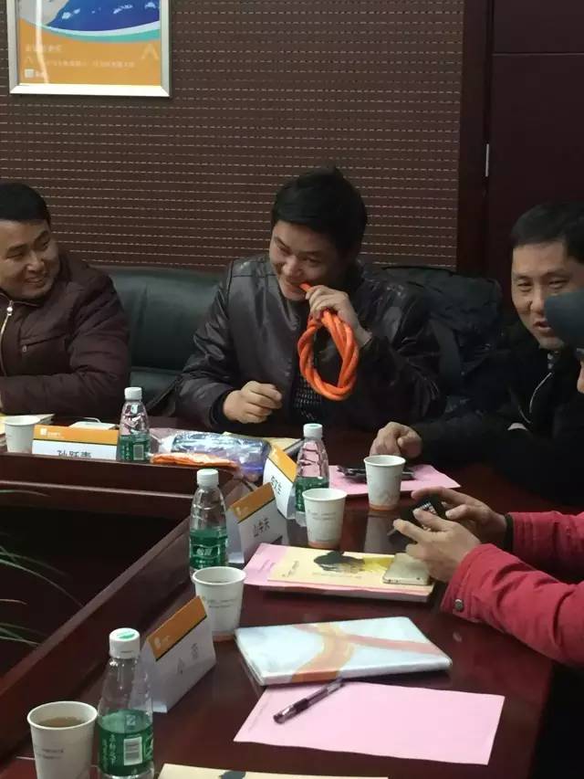 小編想問一下咬膠管的孫老師，優(yōu)質(zhì)膠管的口感如何呢？