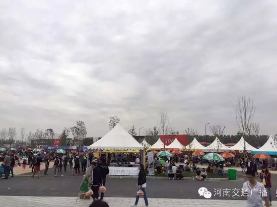 雖然天空已經烏云密布，但大家的熱情絲毫不減！