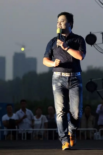 莫非此刻是在向前走還是向后移？