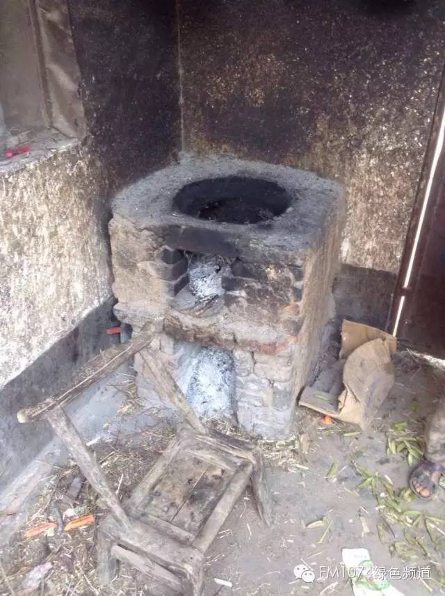 走訪另一個貧困家庭，進去之后才知道什么是真正的一貧如洗、家徒四壁。