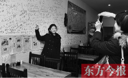 東方今報(bào)“一碗面的溫暖”還在延續(xù)，媒體和愛心人士的吃面接力熱情不減。