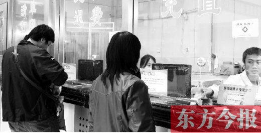 據(jù)統(tǒng)計(jì)，在鄭州市第一人民醫(yī)院，已有200余人次持健康卡就醫(yī)