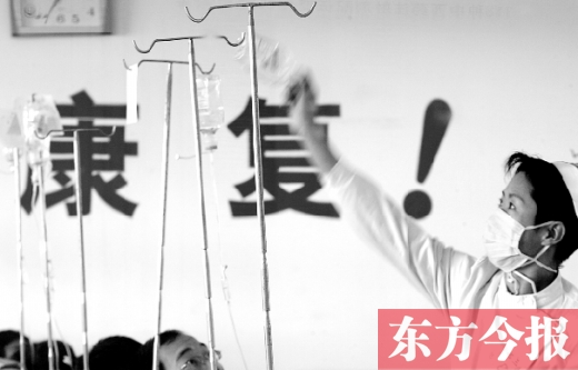 不少人嫌去醫(yī)院看病費時費錢，可是很多病癥并不是網上問問專家、自行買藥吃就能治療的