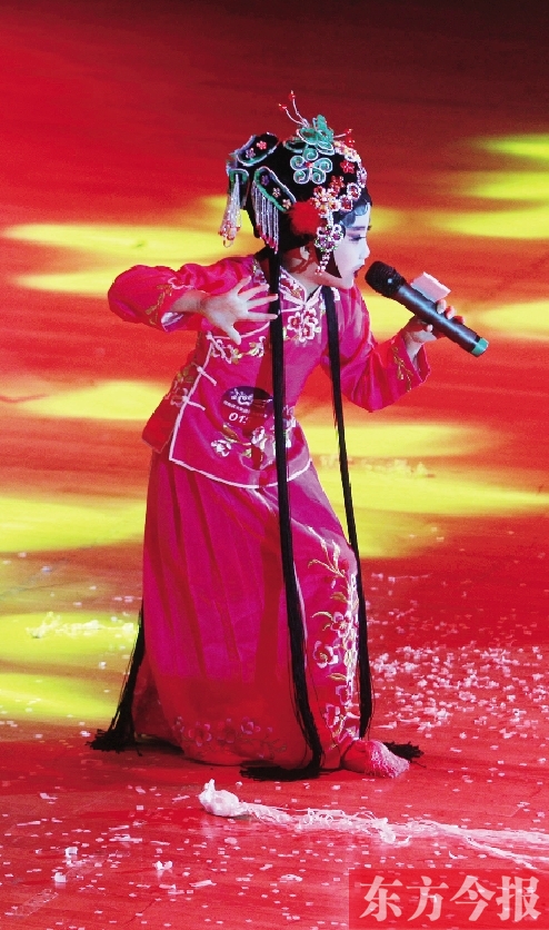11月16日，《非常6+1》河南區(qū)總決賽現(xiàn)場，入圍選手們上演了一場精彩的比賽