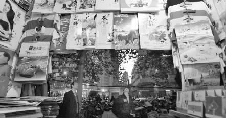 11月25日，鄭州市福壽街一家臺(tái)歷、掛歷專營店店主稱，上貨半個(gè)多月了，生意一直很冷清