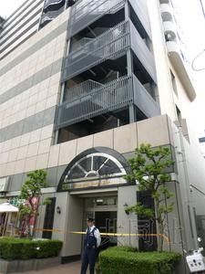 5月27日，埼玉縣蕨市一公寓樓發(fā)生疑似強(qiáng)迫殉情案，一名日本人男性和一名中國籍女性死亡。