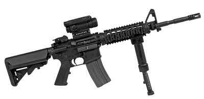 M4 卡賓槍，戰(zhàn)斗全重：3.4公斤，最大有效射程：600米，全槍長(zhǎng)：840mm，空槍重：2.88公斤