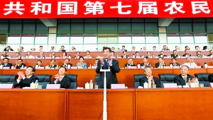 月16日，第七屆全國農(nóng)民運(yùn)動(dòng)會(huì)開幕式在南陽市體育場隆重舉行