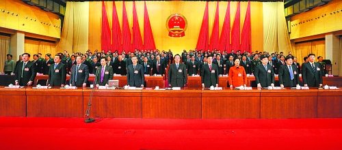 4月2日上午，河南省第十二屆人民代表大會(huì)第二次會(huì)議在莊嚴(yán)的國(guó)歌聲中閉幕。記者 郭宇 董亮 攝