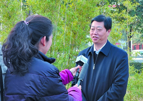 十八大代表、南陽市委書記李文慧談學(xué)習(xí)十八大精神體會