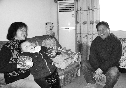 恩人找到了、飯碗保住了，張新明（右）與原竹青都開心地笑了。