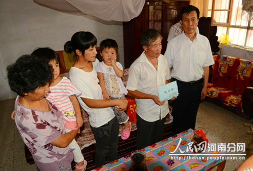 豫閩兩地領(lǐng)導(dǎo)赴濮陽(yáng)劉利廣家中慰問