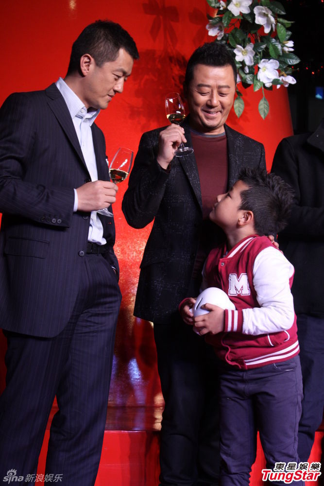 李亞鵬、郭濤父子相活動