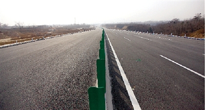 鄭上快速路工程建設(shè)已進入收尾階段。