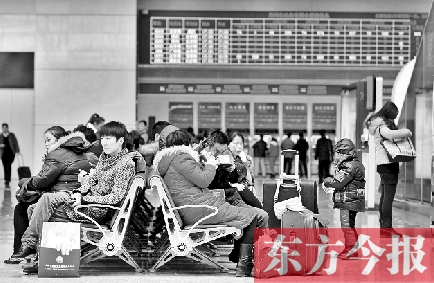 昨日，受天氣影響，多趟途經(jīng)和到達(dá)鄭州的高鐵晚點(diǎn)