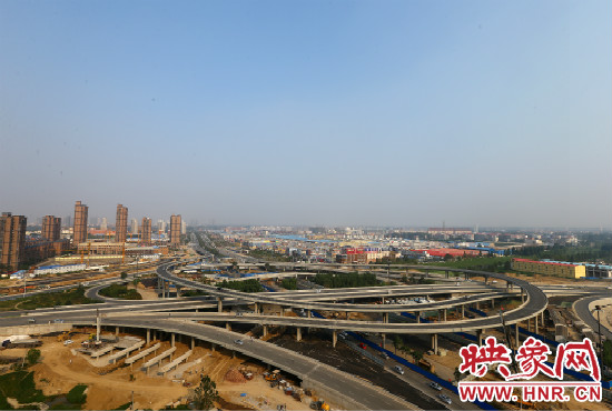 中州大道與南三環(huán)相接的立交橋，預(yù)計(jì)明年將建成通車。