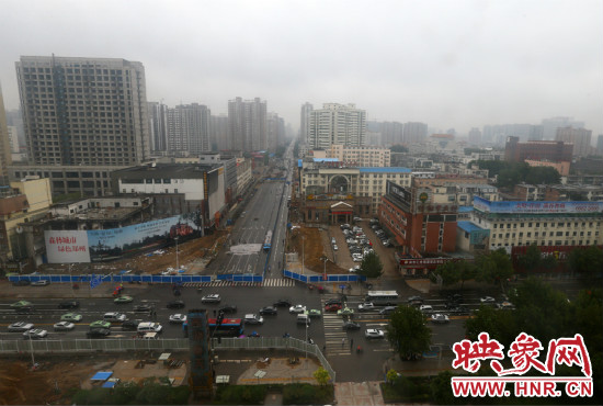 經(jīng)三路下穿金水路隧道工程已經(jīng)開始封閉施工。