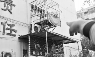發(fā)生矛盾的一二樓鄰居，喇叭就安裝在二樓窗口。